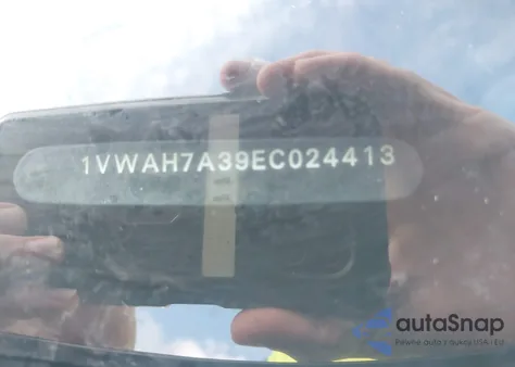 2014 Volkswagen Passat 2.5L Wolfsburg Edition z USA, uszkodzony, nr VIN 1VWAH7A39EC024413